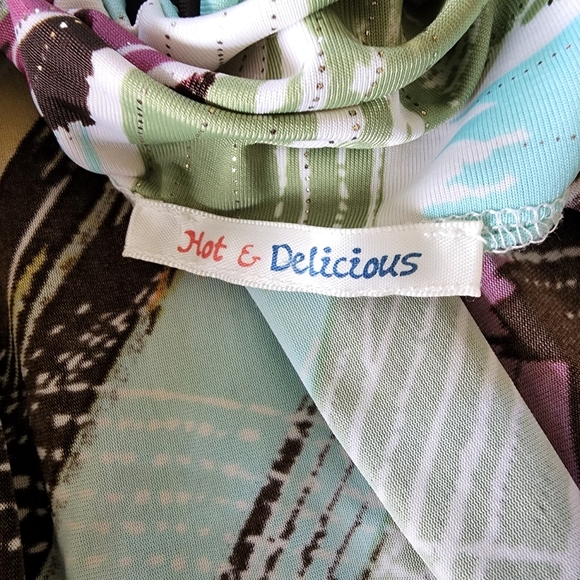 Hot and Delicious Women's Colorful Deep V Neckline Dress Size Medium - Picture 11 of 11